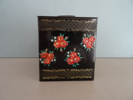 Trommel / blik zwart - rode roosjes - vintage - VERKOCHT