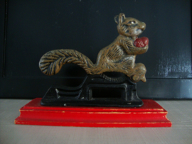 Vintage notenkraker eekhoorn - VERKOCHT