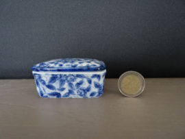 Klein dekseldoosje - blauw/wit - bloemetjes - VERKOCHT