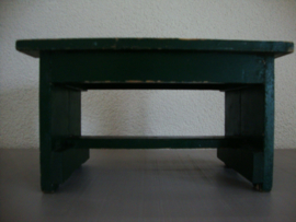Oud groen krukje - VERKOCHT
