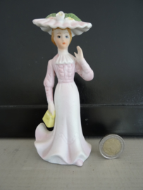 Beeldje vrouw - mat - biscuit porselein - VERKOCHT