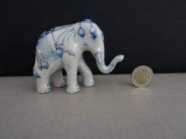 Beeldje olifant - blauw/wit - VERKOCHT