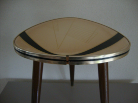 Vintage bijzettafeltje - VERKOCHT