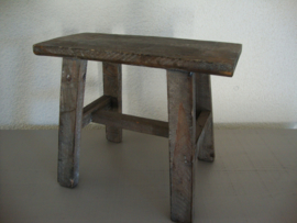 Decoratief houten krukje - VERKOCHT