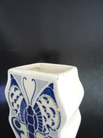 Oude vaas - vlinder - blauw/wit - VERKOCHT