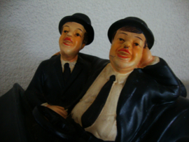 Beeld Laurel en Hardy - auto - vintage - VERKOCHT