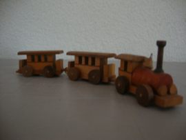 Houten trein treintje - vintage - VERKOCHT