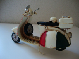 Blikken scooter Vespa met vlag Italië - VERKOCHT