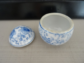 Klein blauw/wit potje - dekselpotje - miniatuur - VERKOCHT