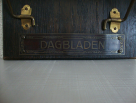 Dagbladen wandplank - VERKOCHT