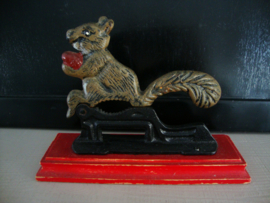 Vintage notenkraker eekhoorn - VERKOCHT