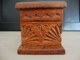 Houten kistje - Fries kerfsnijwerk - volkskunst - VERKOCHT
