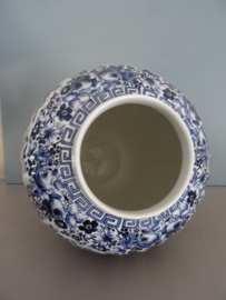 Dekselpot - vaas - blauw/wit - Italiaans - vlinders en bloem - VERKOCHT
