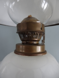 Oude olielamp - wit glas - VERKOCHT