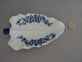 Schaaltje Delfts blauw - in de vorm van een blad - VERKOCHT