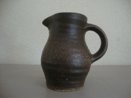 Kannetje Vest keramiek - bruin - K1 - VERKOCHT
