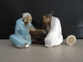 Mudman beeldje - Chinees- 2 schakende mannen - VERKOCHT