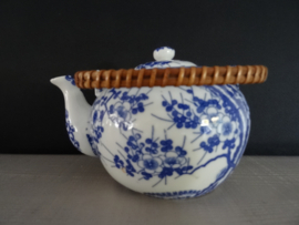 Theepot prunus - bloesem Japans - blauw/wit - VERKOCHT