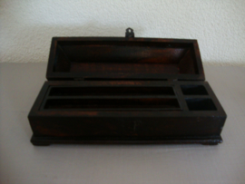 Houten kistje - pennendoos - VERKOCHT