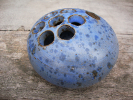 Rozensteker - aardewerk - keramiek -blauw - VERKOCHT