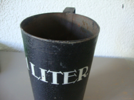 Oude liter beker - zwart - 1 liter - VERKOCHT