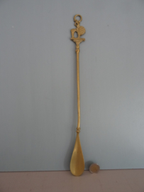 Lange schoenlepel - meisje met mand - koper of messing - VERKOCHT