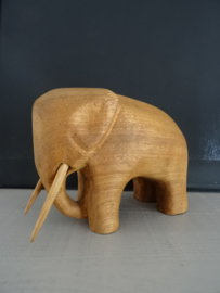 Houten beeldje - olifant - VERKOCHT