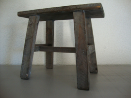 Decoratief houten krukje - VERKOCHT