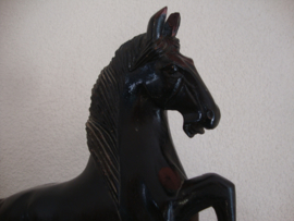 Houten beeld paard - VERKOCHT