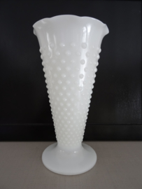 Vaas - vintage - wit - glas - melkglas - VERKOCHT
