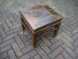 Houten krukjes - bijzettafeltjes - VERKOCHT