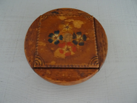 Houten doosje met bloemetjes - VERKOCHT