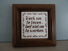 Tekst tegeltje - Werk om te leven, leef niet om te werken - VERKOCHT