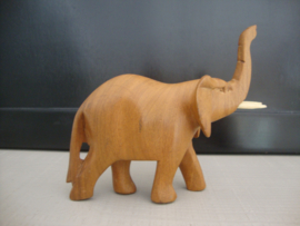 Houten beeldje olifant - VERKOCHT