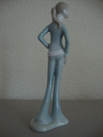 Vintage beeldje meisje - VERKOCHT