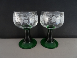 Roemer glazen - groene poot - gravering - Set van 2 - VERKOCHT