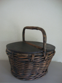 Mand met houten kleppen - VERKOCHT