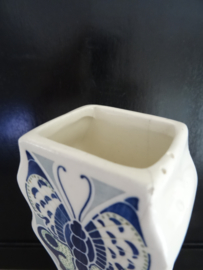 Oude vaas - vlinder - blauw/wit - VERKOCHT