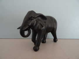 Beeldje olifant - kunststof zwart