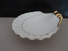 Schaaltje schelp - wit / goudkleurig - VERKOCHT