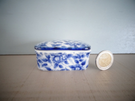 Klein dekseldoosje - blauw/wit - bloemetjes - VERKOCHT