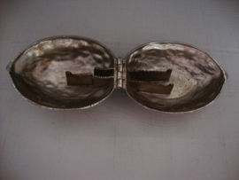 Vintage notenkraker walnoot - zilverkleurig - VERKOCHT