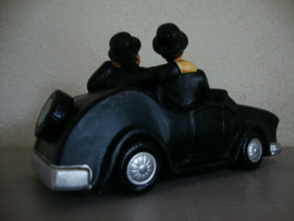 Beeld Laurel en Hardy - auto - vintage - VERKOCHT