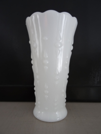 Vaas wit melkglas - VERKOCHT