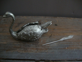 Zwaan met coctailprikkers - brocante - VERKOCHT