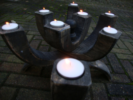 Grote houten kandelaar - draaibaar - robuust - vergrijsd - VERKOCHT
