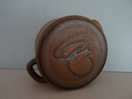 Pan schaal - Lucie Q. Bakker - aardewerk - bruin - VERKOCHT
