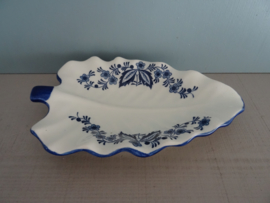 Schaaltje Delfts blauw - in de vorm van een blad - VERKOCHT
