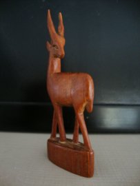 Houten beeldje steenbok - VERKOCHT