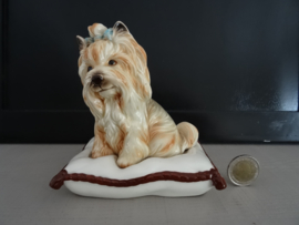 Beeldje hondje met strik - Vaga International - VERKOCHT